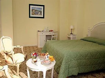Carlton Hotel 4*