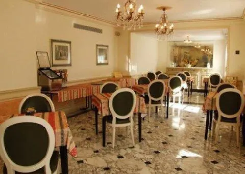 Carlton Hotel