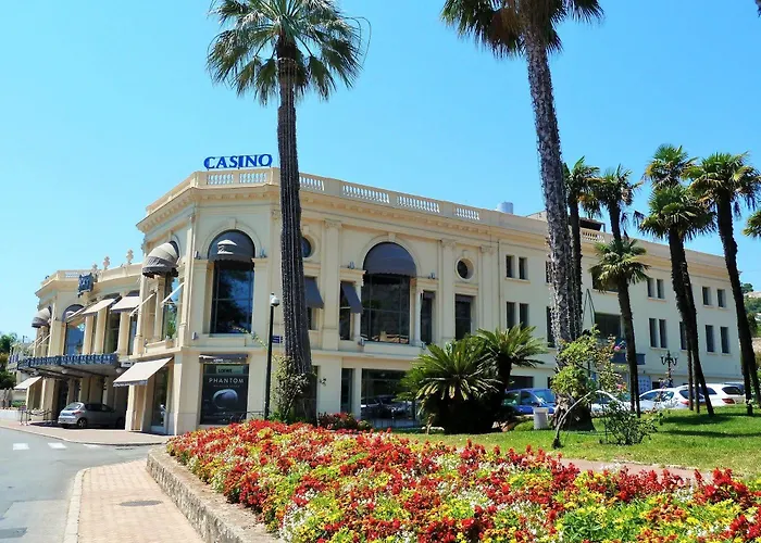 Carlton Hotel 4*