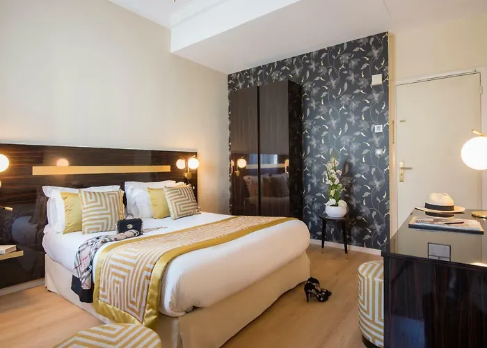 Carlton Hotel