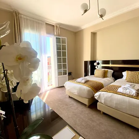 Hotell Carlton 4*