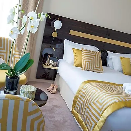Carlton Hotel
