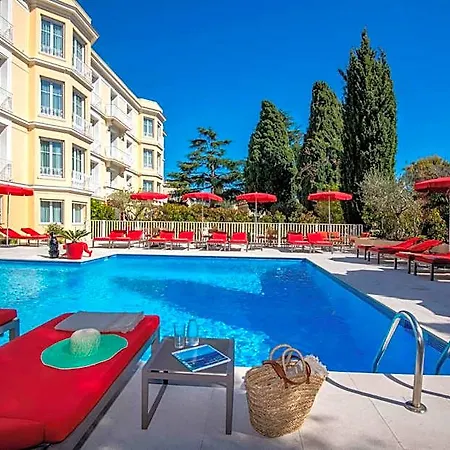 Carlton Hotel 4*