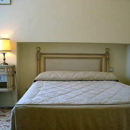 Carlton Hotell 4*