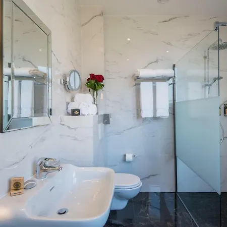 Hotel Carlton 4*