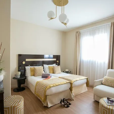 מלון Carlton 4*